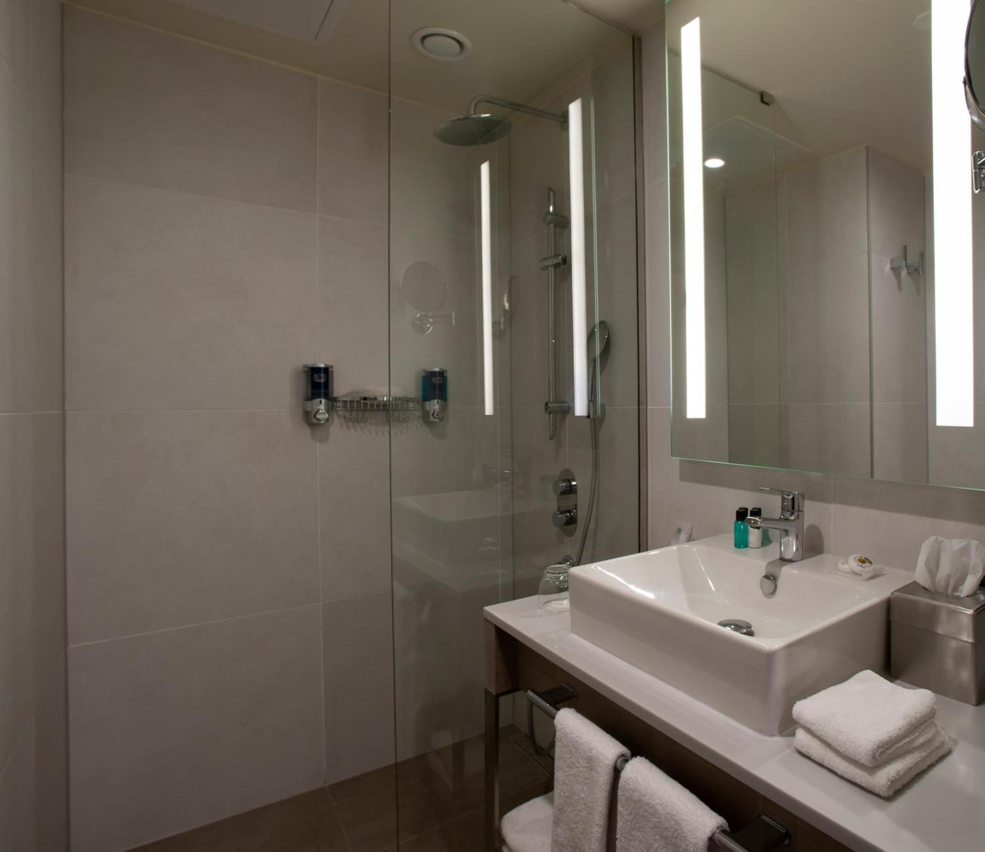 מלון Four Points By Sheraton 4*